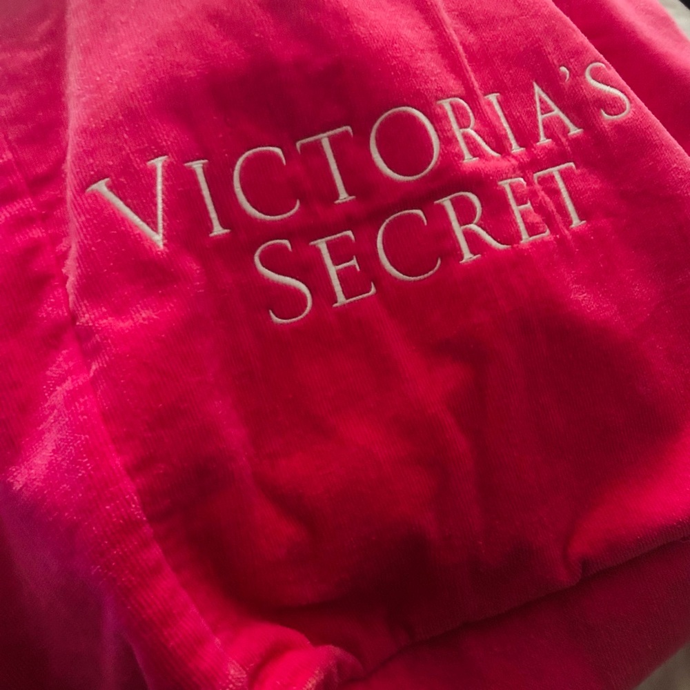 VS large tote bag 
Holds everything and super soft ladies! 💄❤️💅